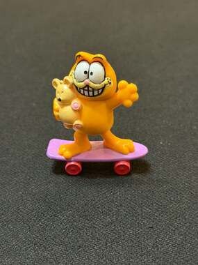 Vintage 1981 Garfield on Skateboard PVC Figure with Pooky